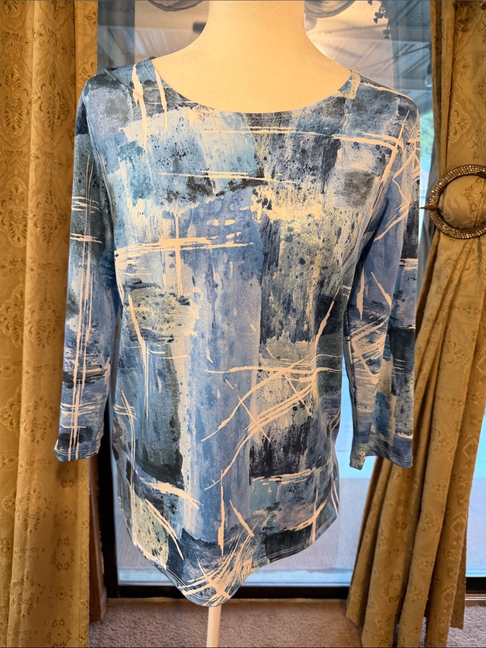 GG Collection Blue & White Abstract Long Sleeve Boatneck Top